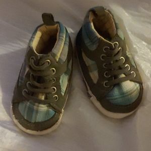 3-6 months Old Navy baby shoes